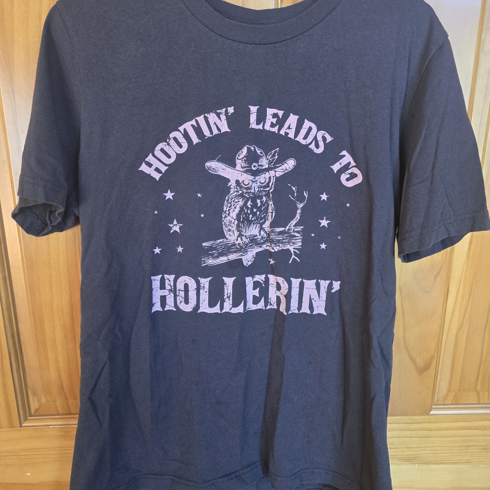 Black Short-Sleeve Graphic Tee with Pink Owl Slogan
